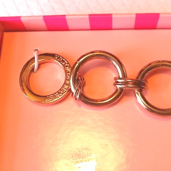 REDUCED!Victoria's Secret NWT Ladies Bracelet Crystal Angel Wing Toggle Closure - Picture 6 of 9